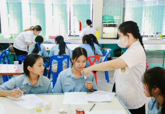 ภาพกิจกรรม   คณะวิทยาศาสตร์และเทคโนโลยี จัดค่ายวิทยาศาสตร์สัญจร ปีการศึกษา 2566  โรงเรียนคลองลานวิทยา