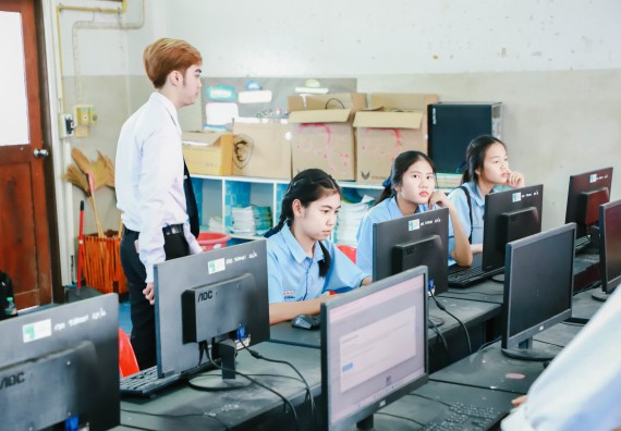 ภาพกิจกรรม   คณะวิทยาศาสตร์และเทคโนโลยี จัดค่ายวิทยาศาสตร์สัญจร ปีการศึกษา 2566  โรงเรียนคลองลานวิทยา