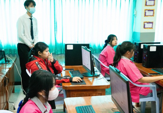 ภาพกิจกรรม  คณะวิทยาศาสตร์และเทคโนโลยี จัดค่ายวิทยาศาสตร์สัญจร ปีการศึกษา 2566  โรงเรียนชากังราววิทยา (อินทร์-ชุ่ม ดีสารอุปถัมภ์) 