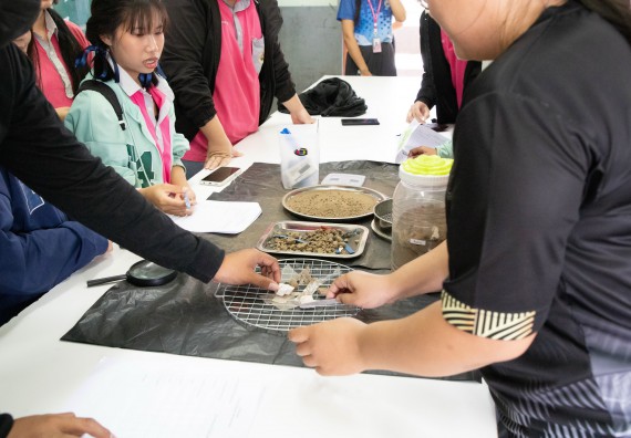 ภาพกิจกรรม  คณะวิทยาศาสตร์และเทคโนโลยี จัดค่ายวิทยาศาสตร์สัญจร ปีการศึกษา 2566  โรงเรียนชากังราววิทยา (อินทร์-ชุ่ม ดีสารอุปถัมภ์) 