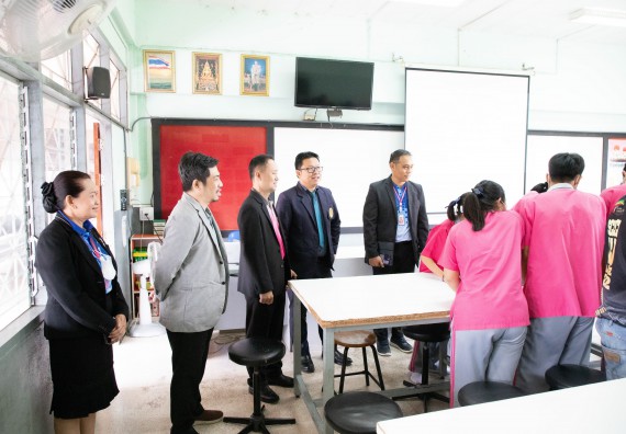 ภาพกิจกรรม  คณะวิทยาศาสตร์และเทคโนโลยี จัดค่ายวิทยาศาสตร์สัญจร ปีการศึกษา 2566  โรงเรียนชากังราววิทยา (อินทร์-ชุ่ม ดีสารอุปถัมภ์) 