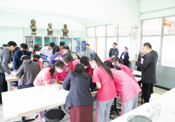 ภาพกิจกรรม  คณะวิทยาศาสตร์และเทคโนโลยี จัดค่ายวิทยาศาสตร์สัญจร ปีการศึกษา 2566  โรงเรียนชากังราววิทยา (อินทร์-ชุ่ม ดีสารอุปถัมภ์) 