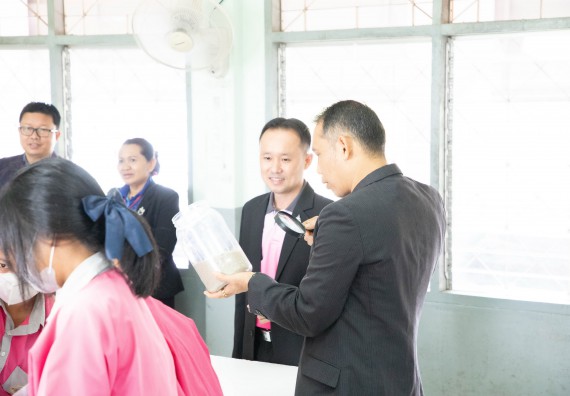 ภาพกิจกรรม  คณะวิทยาศาสตร์และเทคโนโลยี จัดค่ายวิทยาศาสตร์สัญจร ปีการศึกษา 2566  โรงเรียนชากังราววิทยา (อินทร์-ชุ่ม ดีสารอุปถัมภ์) 