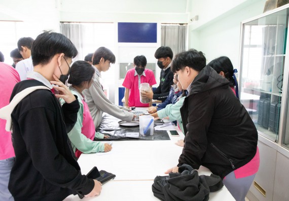 ภาพกิจกรรม  คณะวิทยาศาสตร์และเทคโนโลยี จัดค่ายวิทยาศาสตร์สัญจร ปีการศึกษา 2566  โรงเรียนชากังราววิทยา (อินทร์-ชุ่ม ดีสารอุปถัมภ์) 