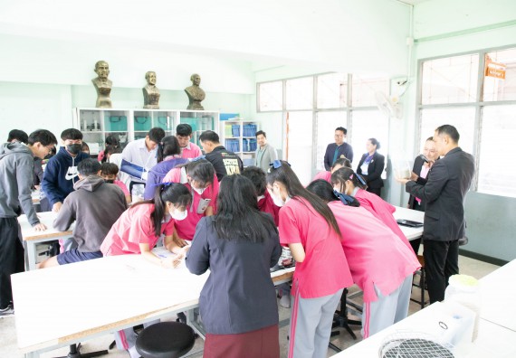 ภาพกิจกรรม  คณะวิทยาศาสตร์และเทคโนโลยี จัดค่ายวิทยาศาสตร์สัญจร ปีการศึกษา 2566  โรงเรียนชากังราววิทยา (อินทร์-ชุ่ม ดีสารอุปถัมภ์) 