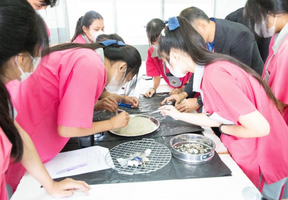 ภาพกิจกรรม  คณะวิทยาศาสตร์และเทคโนโลยี จัดค่ายวิทยาศาสตร์สัญจร ปีการศึกษา 2566  โรงเรียนชากังราววิทยา (อินทร์-ชุ่ม ดีสารอุปถัมภ์) 