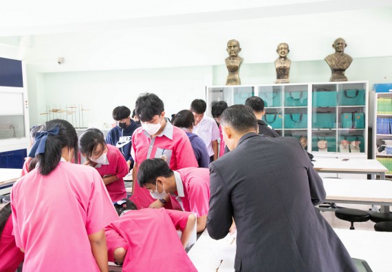 ภาพกิจกรรม  คณะวิทยาศาสตร์และเทคโนโลยี จัดค่ายวิทยาศาสตร์สัญจร ปีการศึกษา 2566  โรงเรียนชากังราววิทยา (อินทร์-ชุ่ม ดีสารอุปถัมภ์) 