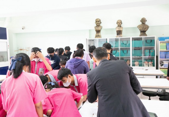 ภาพกิจกรรม  คณะวิทยาศาสตร์และเทคโนโลยี จัดค่ายวิทยาศาสตร์สัญจร ปีการศึกษา 2566  โรงเรียนชากังราววิทยา (อินทร์-ชุ่ม ดีสารอุปถัมภ์) 