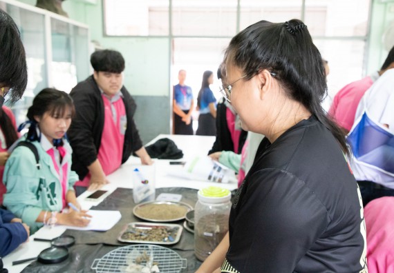 ภาพกิจกรรม  คณะวิทยาศาสตร์และเทคโนโลยี จัดค่ายวิทยาศาสตร์สัญจร ปีการศึกษา 2566  โรงเรียนชากังราววิทยา (อินทร์-ชุ่ม ดีสารอุปถัมภ์) 