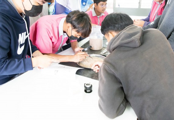 ภาพกิจกรรม  คณะวิทยาศาสตร์และเทคโนโลยี จัดค่ายวิทยาศาสตร์สัญจร ปีการศึกษา 2566  โรงเรียนชากังราววิทยา (อินทร์-ชุ่ม ดีสารอุปถัมภ์) 