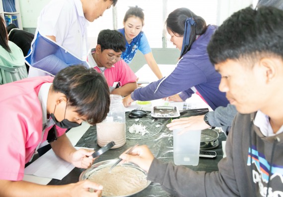 ภาพกิจกรรม  คณะวิทยาศาสตร์และเทคโนโลยี จัดค่ายวิทยาศาสตร์สัญจร ปีการศึกษา 2566  โรงเรียนชากังราววิทยา (อินทร์-ชุ่ม ดีสารอุปถัมภ์) 