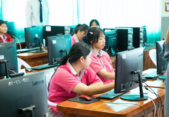 ภาพกิจกรรม  คณะวิทยาศาสตร์และเทคโนโลยี จัดค่ายวิทยาศาสตร์สัญจร ปีการศึกษา 2566  โรงเรียนชากังราววิทยา (อินทร์-ชุ่ม ดีสารอุปถัมภ์) 