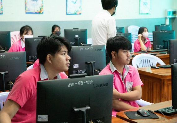 ภาพกิจกรรม  คณะวิทยาศาสตร์และเทคโนโลยี จัดค่ายวิทยาศาสตร์สัญจร ปีการศึกษา 2566  โรงเรียนชากังราววิทยา (อินทร์-ชุ่ม ดีสารอุปถัมภ์) 