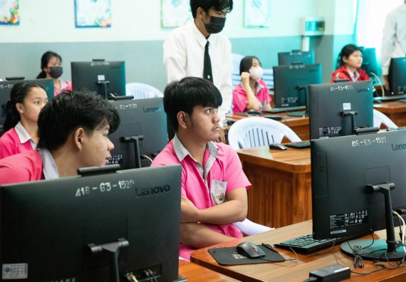 ภาพกิจกรรม  คณะวิทยาศาสตร์และเทคโนโลยี จัดค่ายวิทยาศาสตร์สัญจร ปีการศึกษา 2566  โรงเรียนชากังราววิทยา (อินทร์-ชุ่ม ดีสารอุปถัมภ์) 