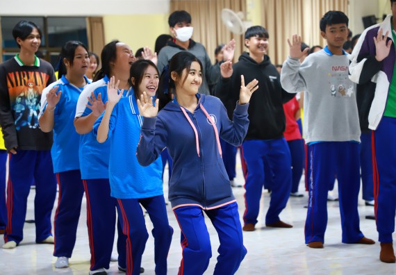 ภาพกิจกรรม  คณะวิทยาศาสตร์และเทคโนโลยี จัดค่ายวิทยาศาสตร์สัญจร ปีการศึกษา 2566  โรงเรียนนครไตรตรึงษ์