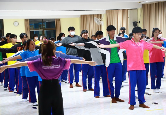 ภาพกิจกรรม  คณะวิทยาศาสตร์และเทคโนโลยี จัดค่ายวิทยาศาสตร์สัญจร ปีการศึกษา 2566  โรงเรียนนครไตรตรึงษ์