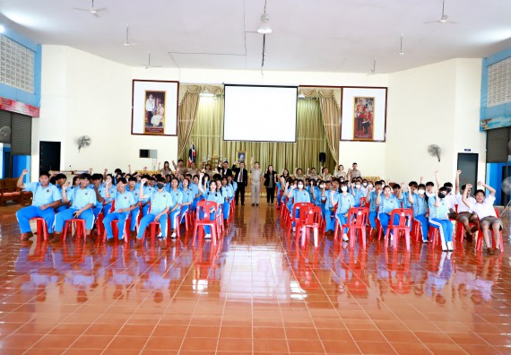 ภาพกิจกรรม  คณะวิทยาศาสตร์และเทคโนโลยี จัดค่ายวิทยาศาสตร์สัญจร ปีการศึกษา 2566  โรงเรียนโกสัมพีวิทยา