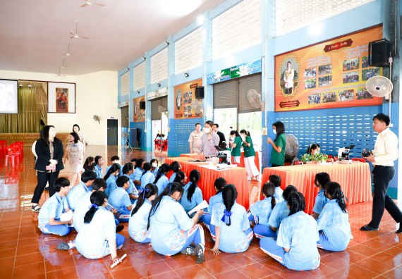 ภาพกิจกรรม  คณะวิทยาศาสตร์และเทคโนโลยี จัดค่ายวิทยาศาสตร์สัญจร ปีการศึกษา 2566  โรงเรียนโกสัมพีวิทยา