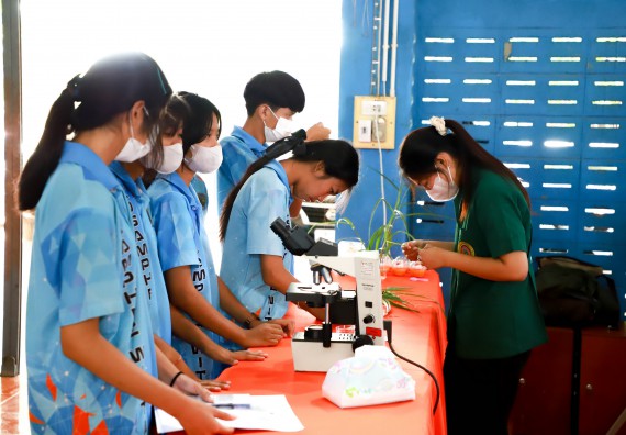 ภาพกิจกรรม  คณะวิทยาศาสตร์และเทคโนโลยี จัดค่ายวิทยาศาสตร์สัญจร ปีการศึกษา 2566  โรงเรียนโกสัมพีวิทยา