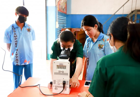 ภาพกิจกรรม  คณะวิทยาศาสตร์และเทคโนโลยี จัดค่ายวิทยาศาสตร์สัญจร ปีการศึกษา 2566  โรงเรียนโกสัมพีวิทยา