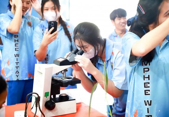 ภาพกิจกรรม  คณะวิทยาศาสตร์และเทคโนโลยี จัดค่ายวิทยาศาสตร์สัญจร ปีการศึกษา 2566  โรงเรียนโกสัมพีวิทยา