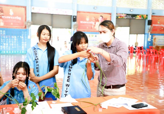ภาพกิจกรรม  คณะวิทยาศาสตร์และเทคโนโลยี จัดค่ายวิทยาศาสตร์สัญจร ปีการศึกษา 2566  โรงเรียนโกสัมพีวิทยา