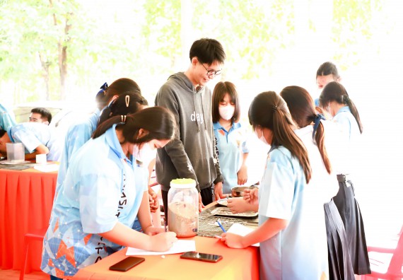 ภาพกิจกรรม  คณะวิทยาศาสตร์และเทคโนโลยี จัดค่ายวิทยาศาสตร์สัญจร ปีการศึกษา 2566  โรงเรียนโกสัมพีวิทยา