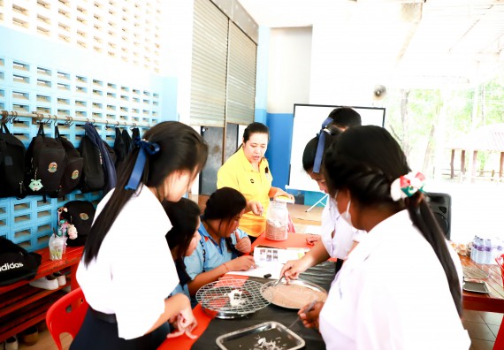 ภาพกิจกรรม  คณะวิทยาศาสตร์และเทคโนโลยี จัดค่ายวิทยาศาสตร์สัญจร ปีการศึกษา 2566  โรงเรียนโกสัมพีวิทยา