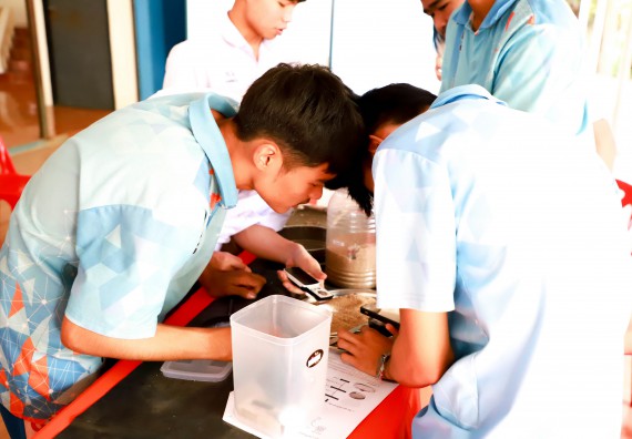 ภาพกิจกรรม  คณะวิทยาศาสตร์และเทคโนโลยี จัดค่ายวิทยาศาสตร์สัญจร ปีการศึกษา 2566  โรงเรียนโกสัมพีวิทยา