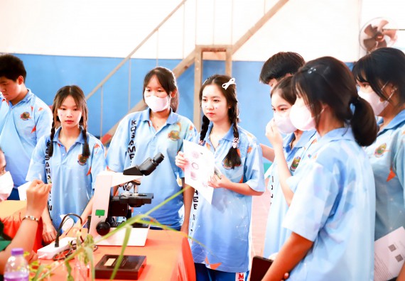 ภาพกิจกรรม  คณะวิทยาศาสตร์และเทคโนโลยี จัดค่ายวิทยาศาสตร์สัญจร ปีการศึกษา 2566  โรงเรียนโกสัมพีวิทยา