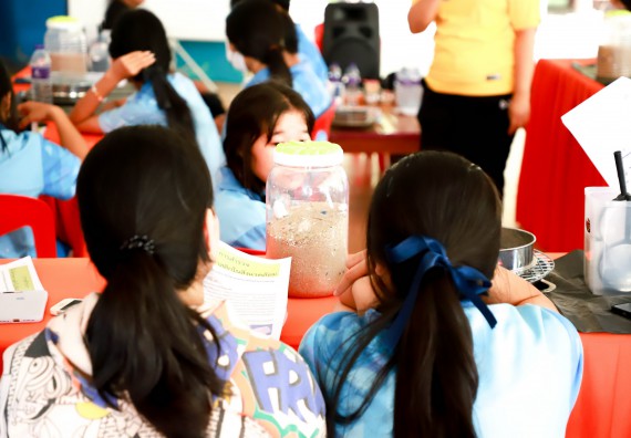 ภาพกิจกรรม  คณะวิทยาศาสตร์และเทคโนโลยี จัดค่ายวิทยาศาสตร์สัญจร ปีการศึกษา 2566  โรงเรียนโกสัมพีวิทยา