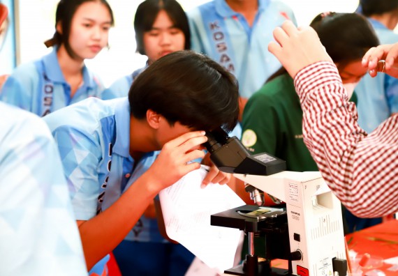 ภาพกิจกรรม  คณะวิทยาศาสตร์และเทคโนโลยี จัดค่ายวิทยาศาสตร์สัญจร ปีการศึกษา 2566  โรงเรียนโกสัมพีวิทยา