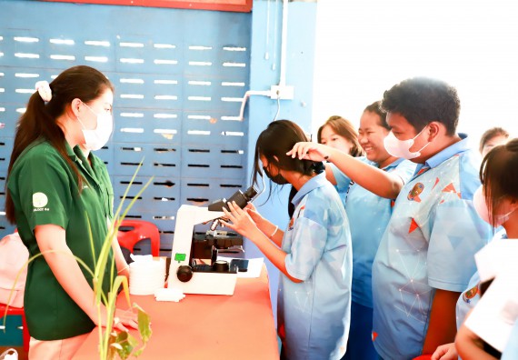 ภาพกิจกรรม  คณะวิทยาศาสตร์และเทคโนโลยี จัดค่ายวิทยาศาสตร์สัญจร ปีการศึกษา 2566  โรงเรียนโกสัมพีวิทยา