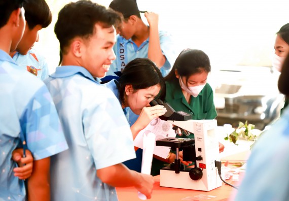 ภาพกิจกรรม  คณะวิทยาศาสตร์และเทคโนโลยี จัดค่ายวิทยาศาสตร์สัญจร ปีการศึกษา 2566  โรงเรียนโกสัมพีวิทยา