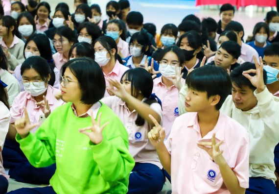 ภาพกิจกรรม  คณะวิทยาศาสตร์และเทคโนโลยี จัดค่ายวิทยาศาสตร์สัญจร ปีการศึกษา 2566  โรงเรียนวัชรวิทยา