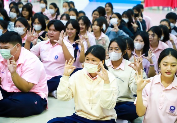 ภาพกิจกรรม  คณะวิทยาศาสตร์และเทคโนโลยี จัดค่ายวิทยาศาสตร์สัญจร ปีการศึกษา 2566  โรงเรียนวัชรวิทยา