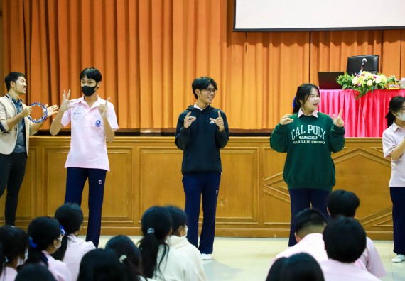 ภาพกิจกรรม  คณะวิทยาศาสตร์และเทคโนโลยี จัดค่ายวิทยาศาสตร์สัญจร ปีการศึกษา 2566  โรงเรียนวัชรวิทยา