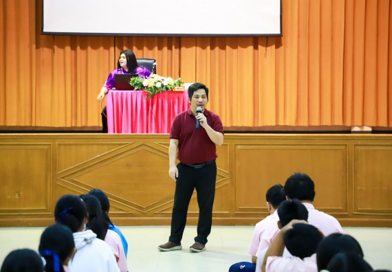 ภาพกิจกรรม  คณะวิทยาศาสตร์และเทคโนโลยี จัดค่ายวิทยาศาสตร์สัญจร ปีการศึกษา 2566  โรงเรียนวัชรวิทยา