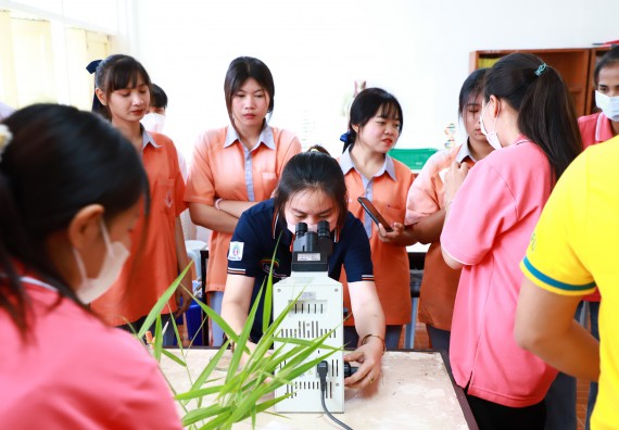 ภาพกิจกรรม  คณะวิทยาศาสตร์และเทคโนโลยี จัดค่ายวิทยาศาสตร์สัญจร ปีการศึกษา 2566  โรงเรียนคณฑีพิทยาคม