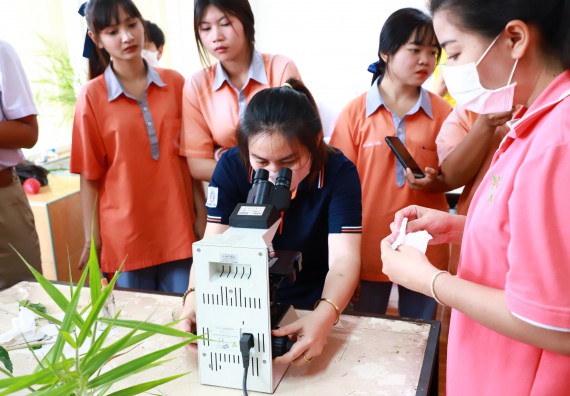 ภาพกิจกรรม  คณะวิทยาศาสตร์และเทคโนโลยี จัดค่ายวิทยาศาสตร์สัญจร ปีการศึกษา 2566  โรงเรียนคณฑีพิทยาคม