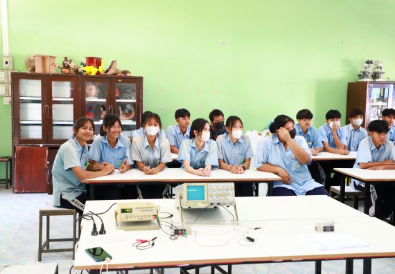 ภาพกิจกรรม  คณะวิทยาศาสตร์และเทคโนโลยี จัดค่ายวิทยาศาสตร์สัญจร ปีการศึกษา 2566  โรงเรียนพิไกรวิทยา