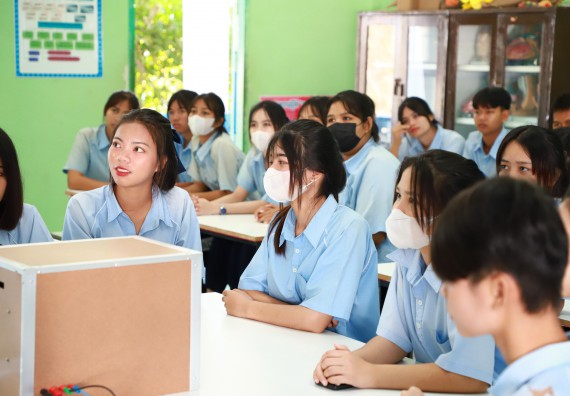 ภาพกิจกรรม  คณะวิทยาศาสตร์และเทคโนโลยี จัดค่ายวิทยาศาสตร์สัญจร ปีการศึกษา 2566  โรงเรียนพิไกรวิทยา