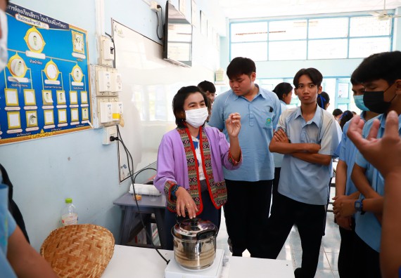 ภาพกิจกรรม  คณะวิทยาศาสตร์และเทคโนโลยี จัดค่ายวิทยาศาสตร์สัญจร ปีการศึกษา 2566  โรงเรียนพิไกรวิทยา