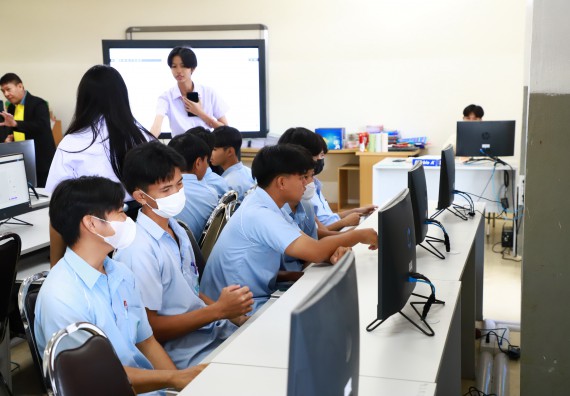 ภาพกิจกรรม  คณะวิทยาศาสตร์และเทคโนโลยี จัดค่ายวิทยาศาสตร์สัญจร ปีการศึกษา 2566  โรงเรียนพิไกรวิทยา