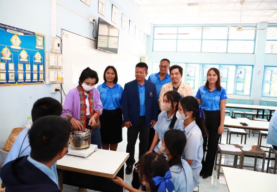 ภาพกิจกรรม  คณะวิทยาศาสตร์และเทคโนโลยี จัดค่ายวิทยาศาสตร์สัญจร ปีการศึกษา 2566  โรงเรียนพิไกรวิทยา