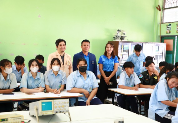 ภาพกิจกรรม  คณะวิทยาศาสตร์และเทคโนโลยี จัดค่ายวิทยาศาสตร์สัญจร ปีการศึกษา 2566  โรงเรียนพิไกรวิทยา