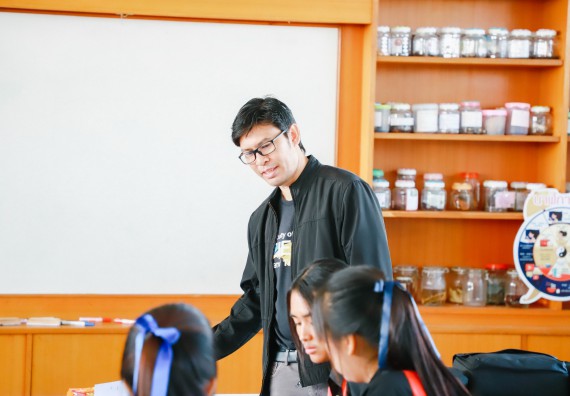 ภาพกิจกรรม  คณะวิทยาศาสตร์และเทคโนโลยี จัดค่ายวิทยาศาสตร์สัญจร ปีการศึกษา 2566  โรงเรียนวังแขมวิทยาคม