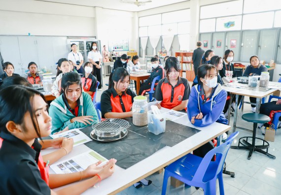 ภาพกิจกรรม  คณะวิทยาศาสตร์และเทคโนโลยี จัดค่ายวิทยาศาสตร์สัญจร ปีการศึกษา 2566  โรงเรียนวังแขมวิทยาคม