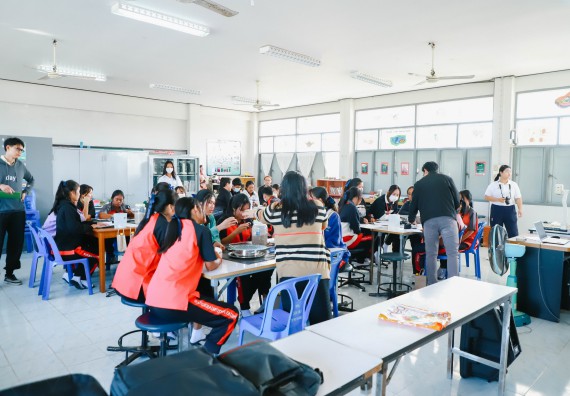 ภาพกิจกรรม  คณะวิทยาศาสตร์และเทคโนโลยี จัดค่ายวิทยาศาสตร์สัญจร ปีการศึกษา 2566  โรงเรียนวังแขมวิทยาคม