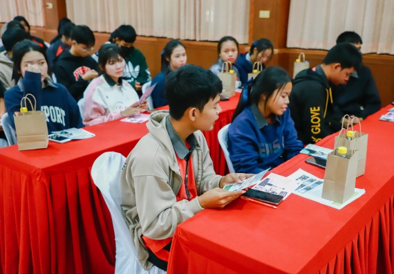ภาพกิจกรรม  คณะวิทยาศาสตร์และเทคโนโลยี จัดค่ายวิทยาศาสตร์สัญจร ปีการศึกษา 2566  โรงเรียนวังแขมวิทยาคม